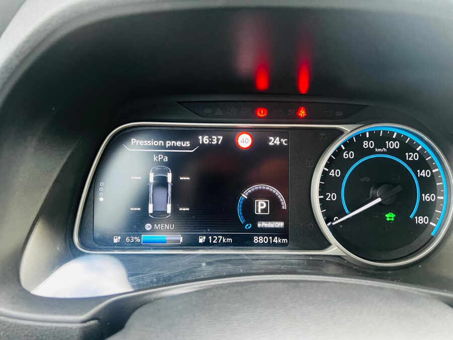 NISSAN LEAF (Photo 4)