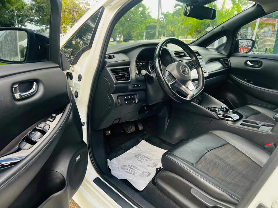 NISSAN LEAF (Photo 8)