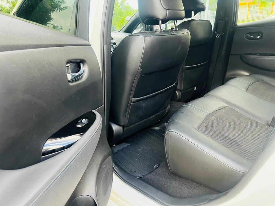 NISSAN LEAF (Photo 9)